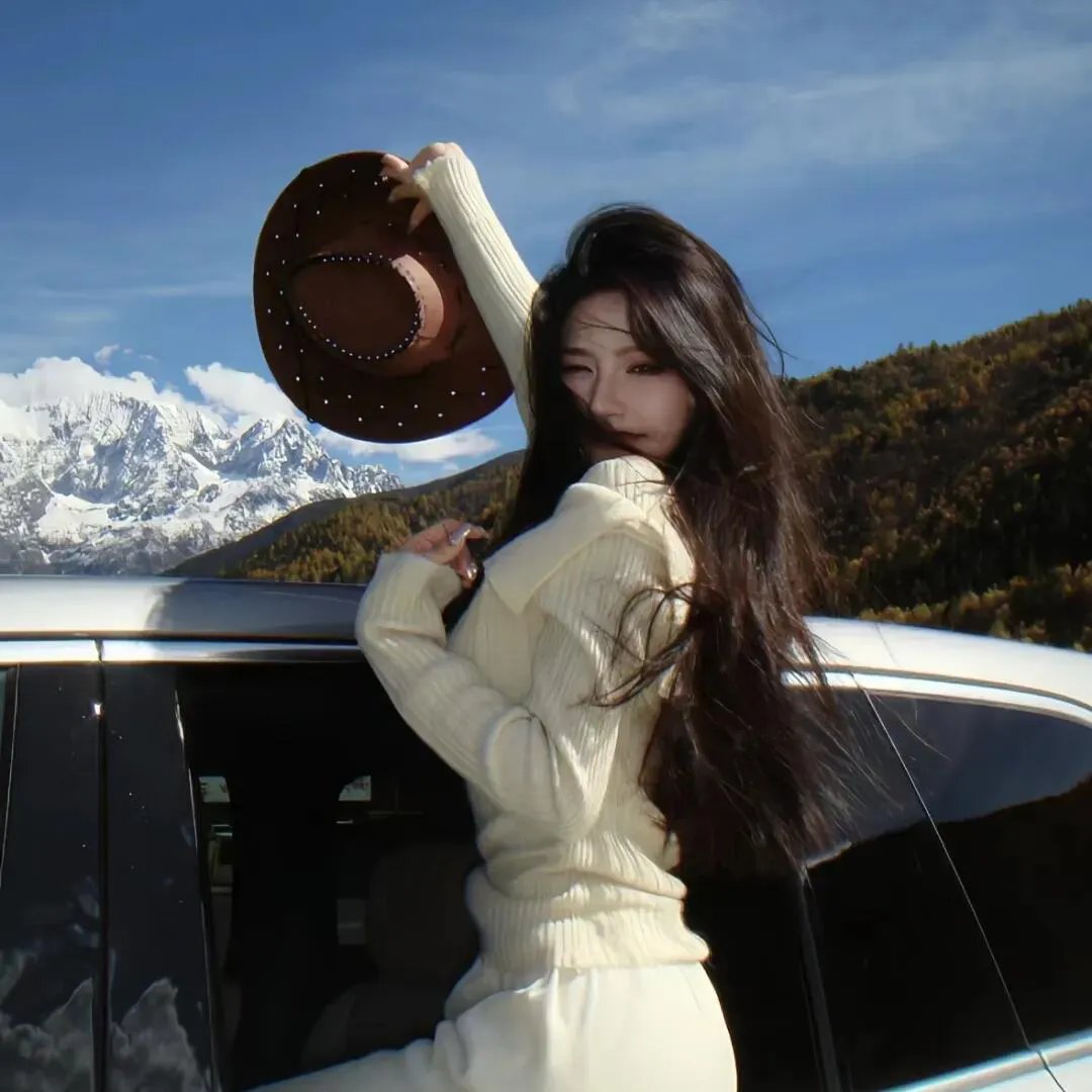 与一位女士合影